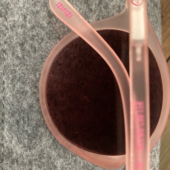 SOLD - Izipizi Sunglasses - Picture 3 of 3